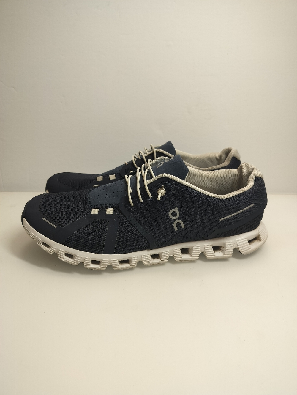 On Cloud 5 Mens Navy White Running Shoes 59.98916 Size M12 Pre-owned